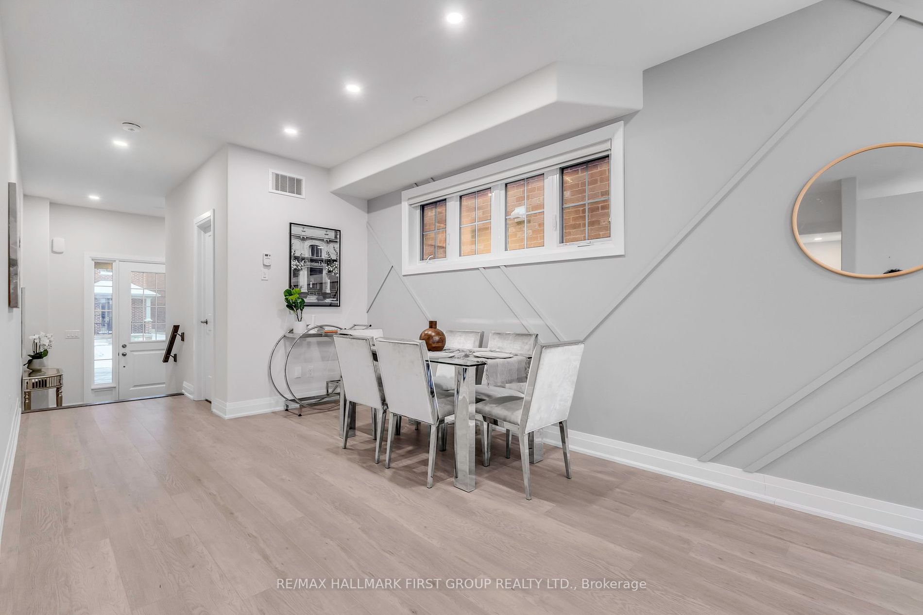 12 Fairhurst St