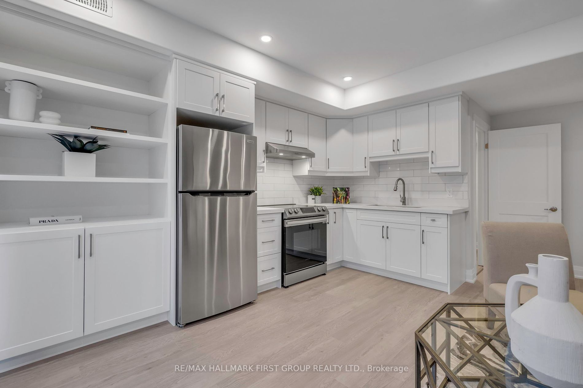 12 Fairhurst St