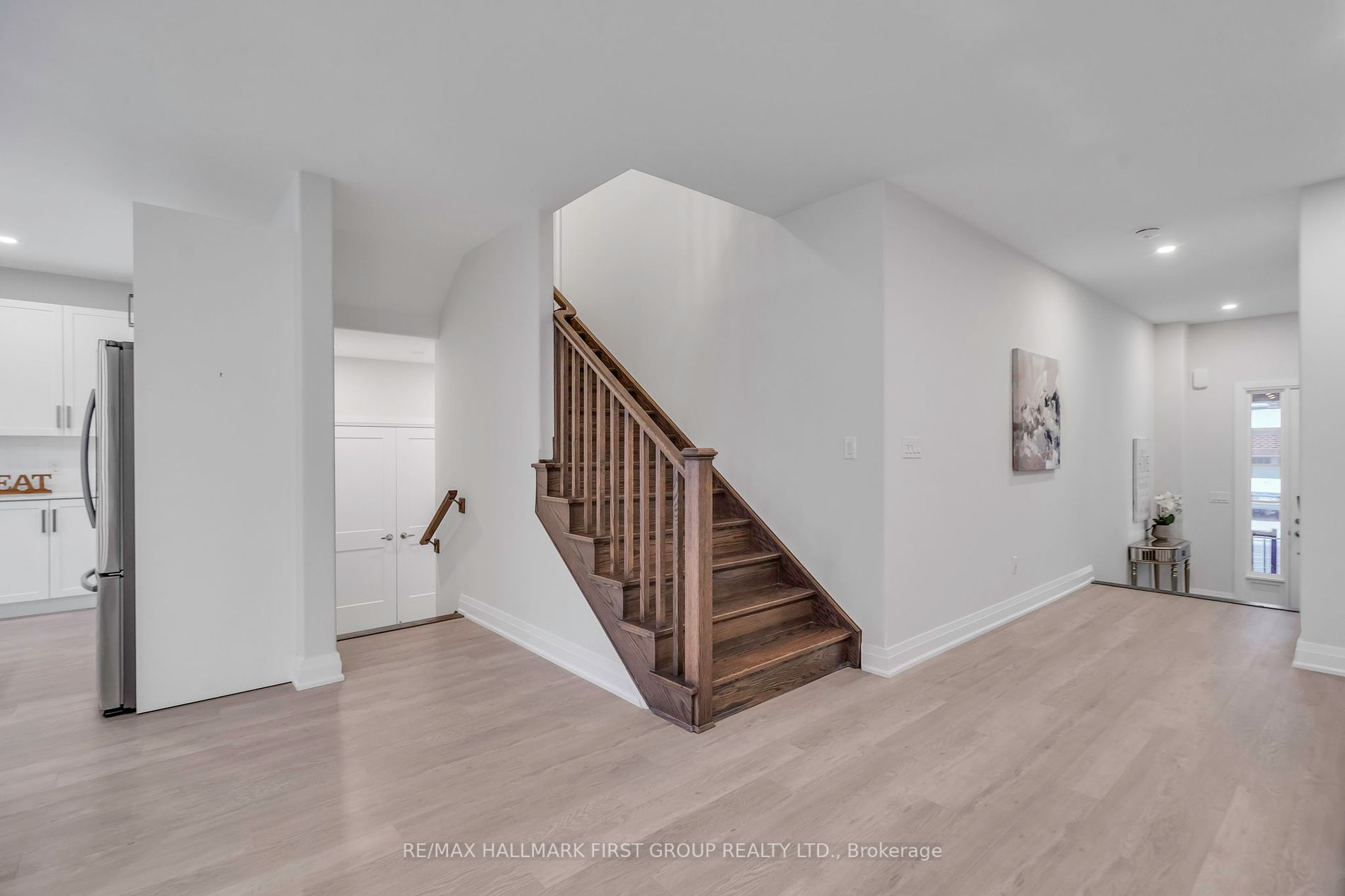 12 Fairhurst St