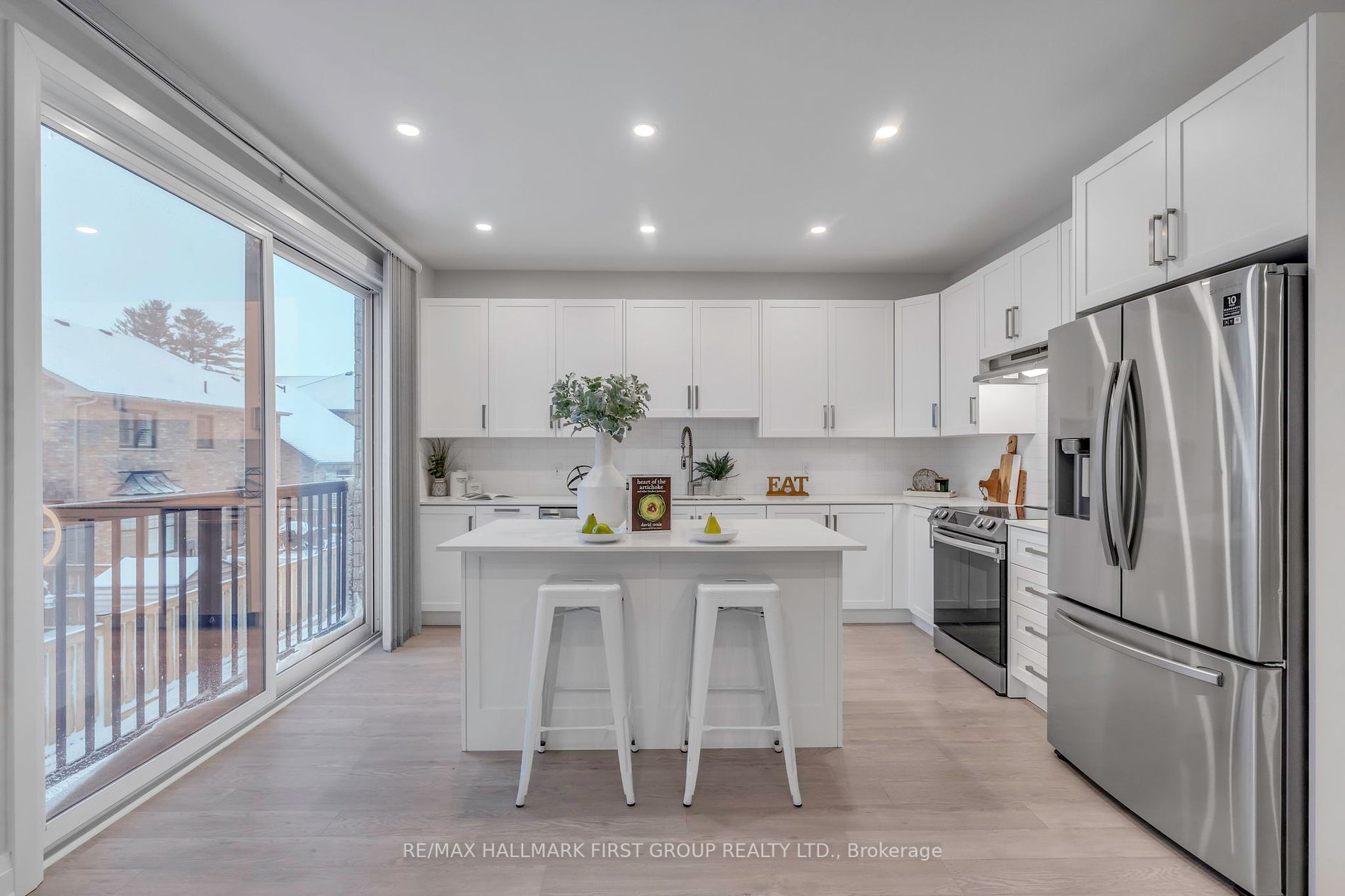 12 Fairhurst St