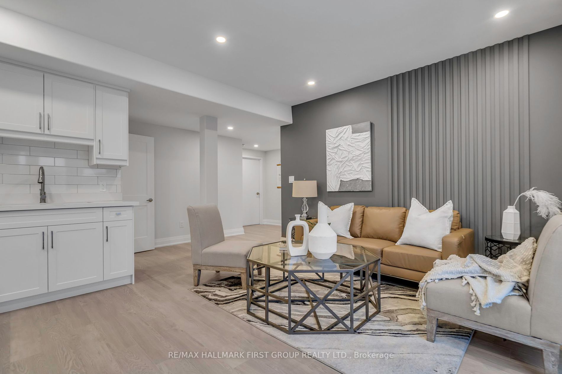 12 Fairhurst St
