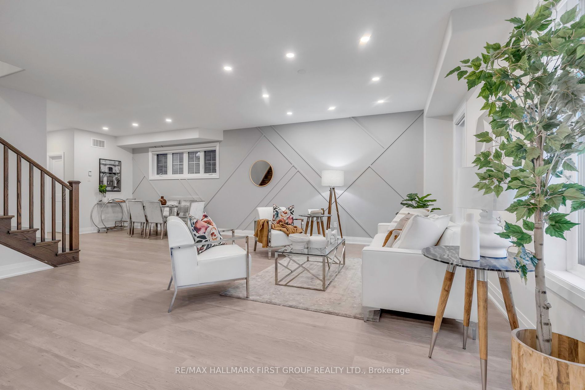 12 Fairhurst St