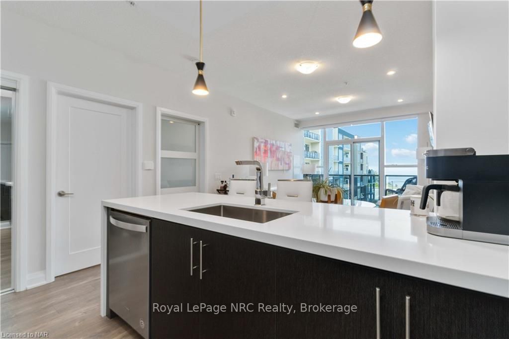 16 Concord Pl, #429