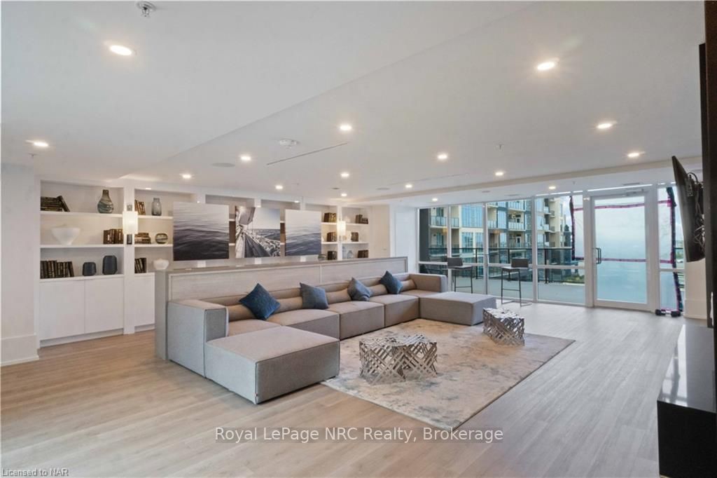 16 Concord Pl, #429