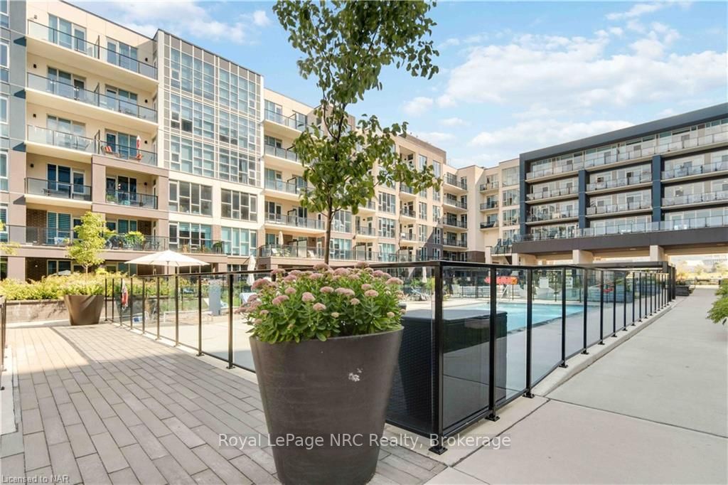 16 Concord Pl, #429