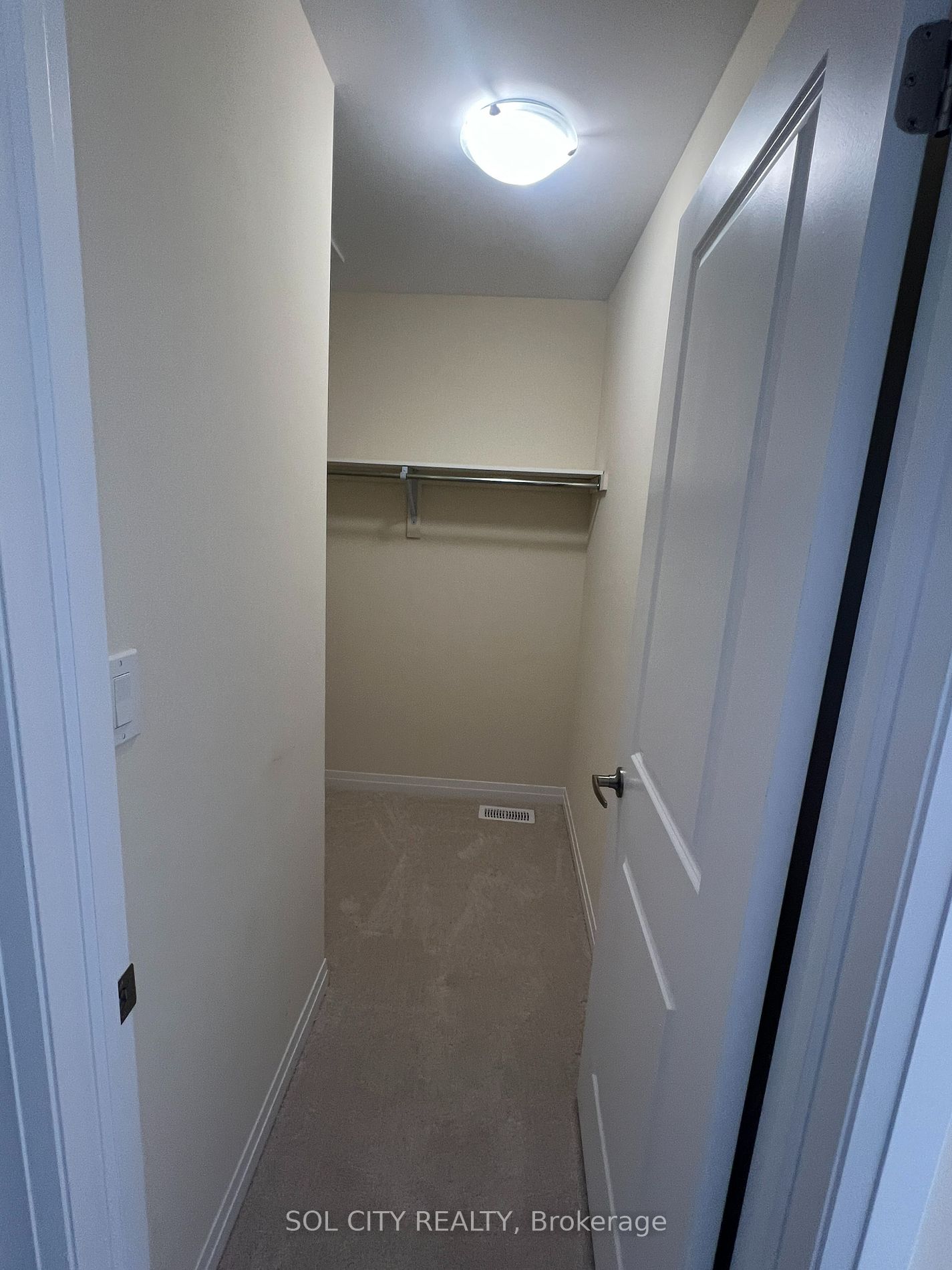 18 Carew Boulevard