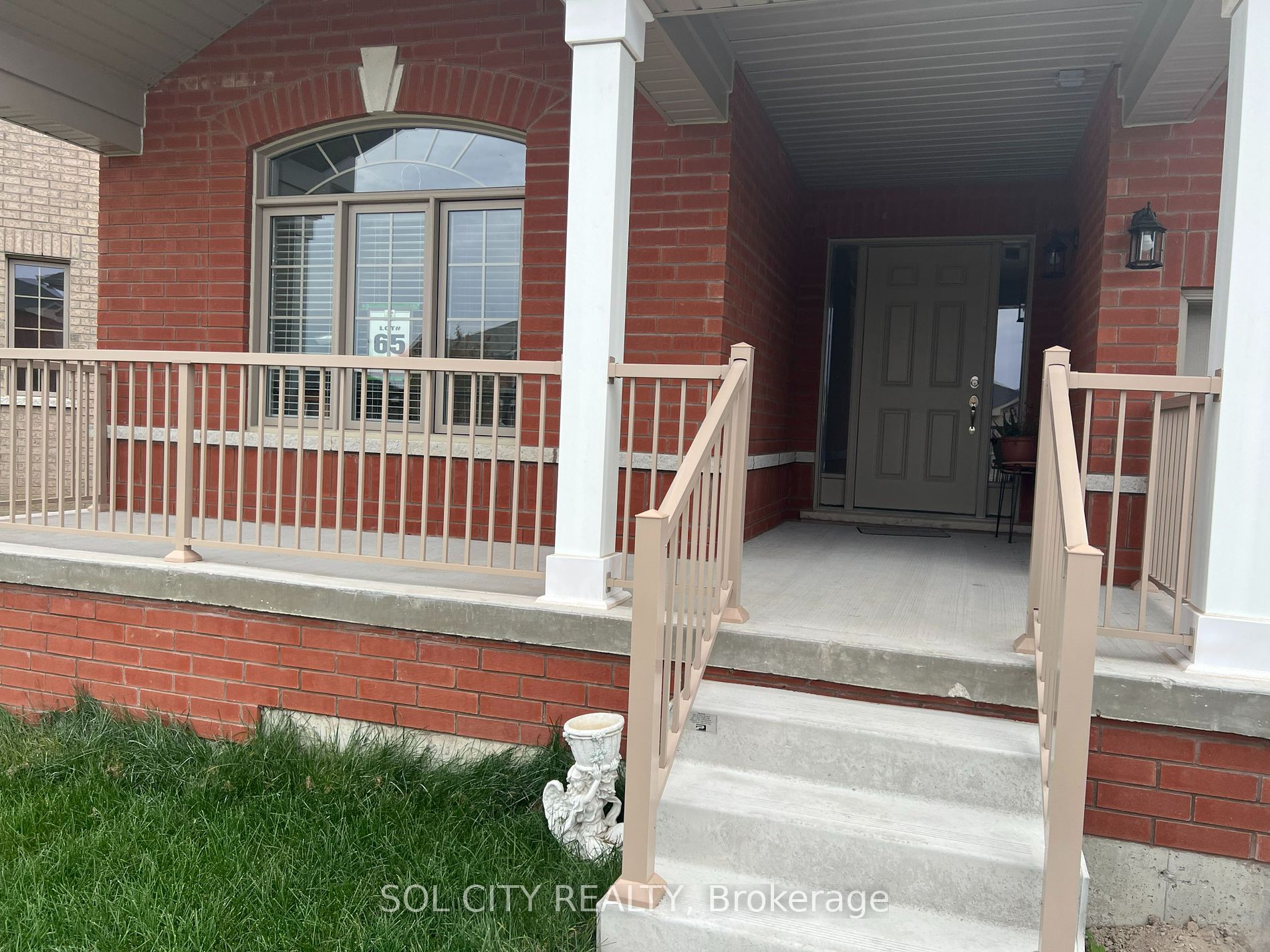18 Carew Boulevard