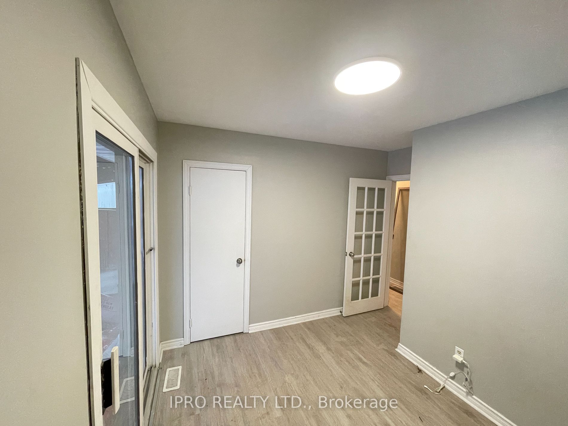 12 Fernwood Cres