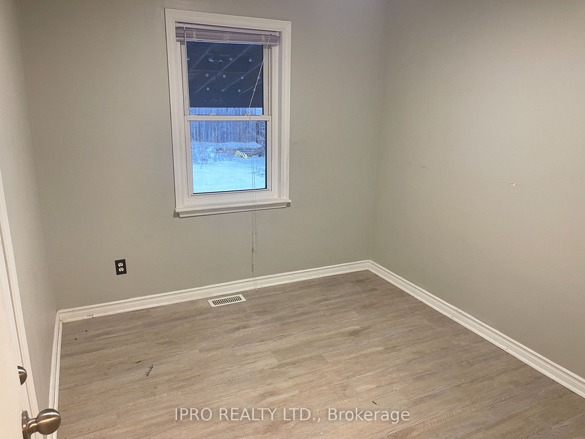 12 Fernwood Cres