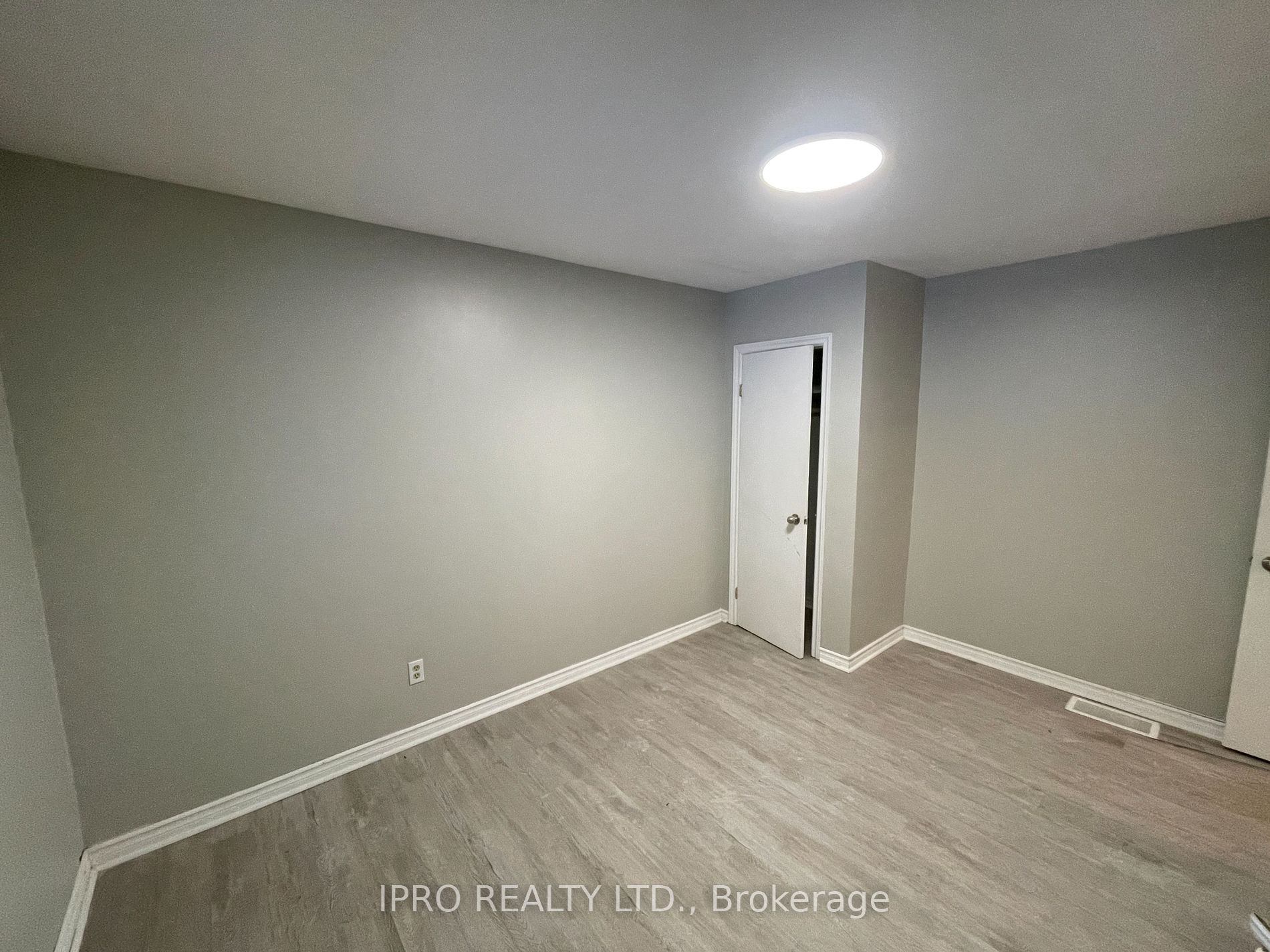 12 Fernwood Cres
