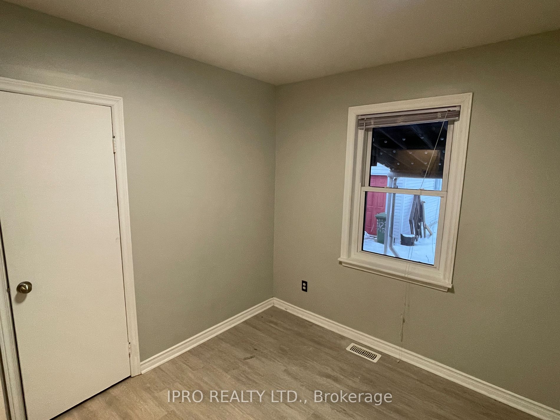 12 Fernwood Cres