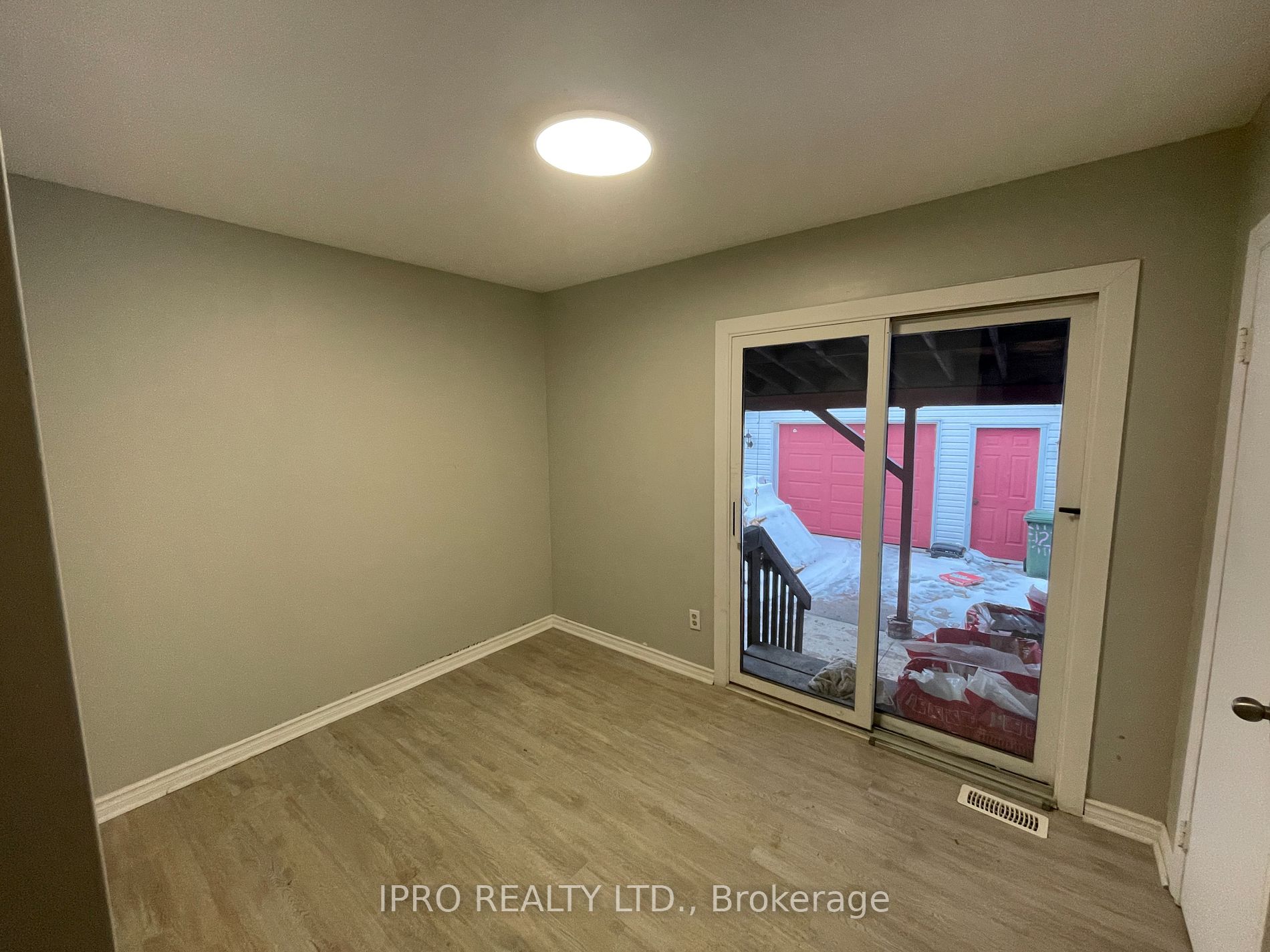 12 Fernwood Cres