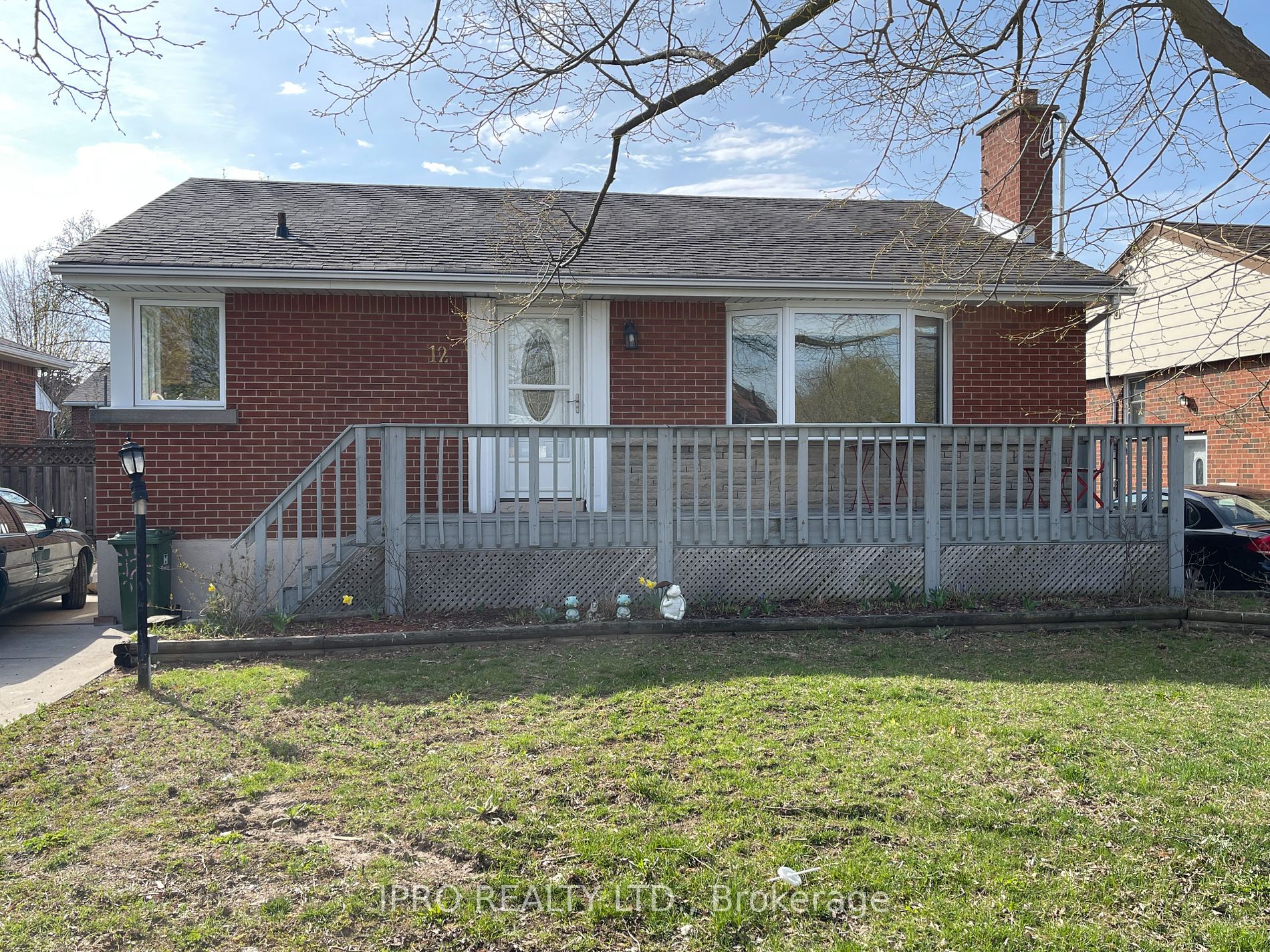12 Fernwood Cres