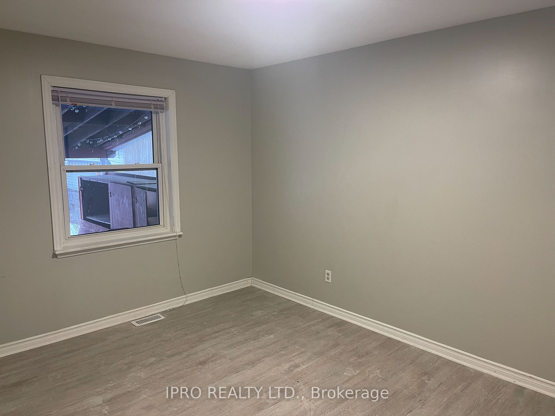 12 Fernwood Cres