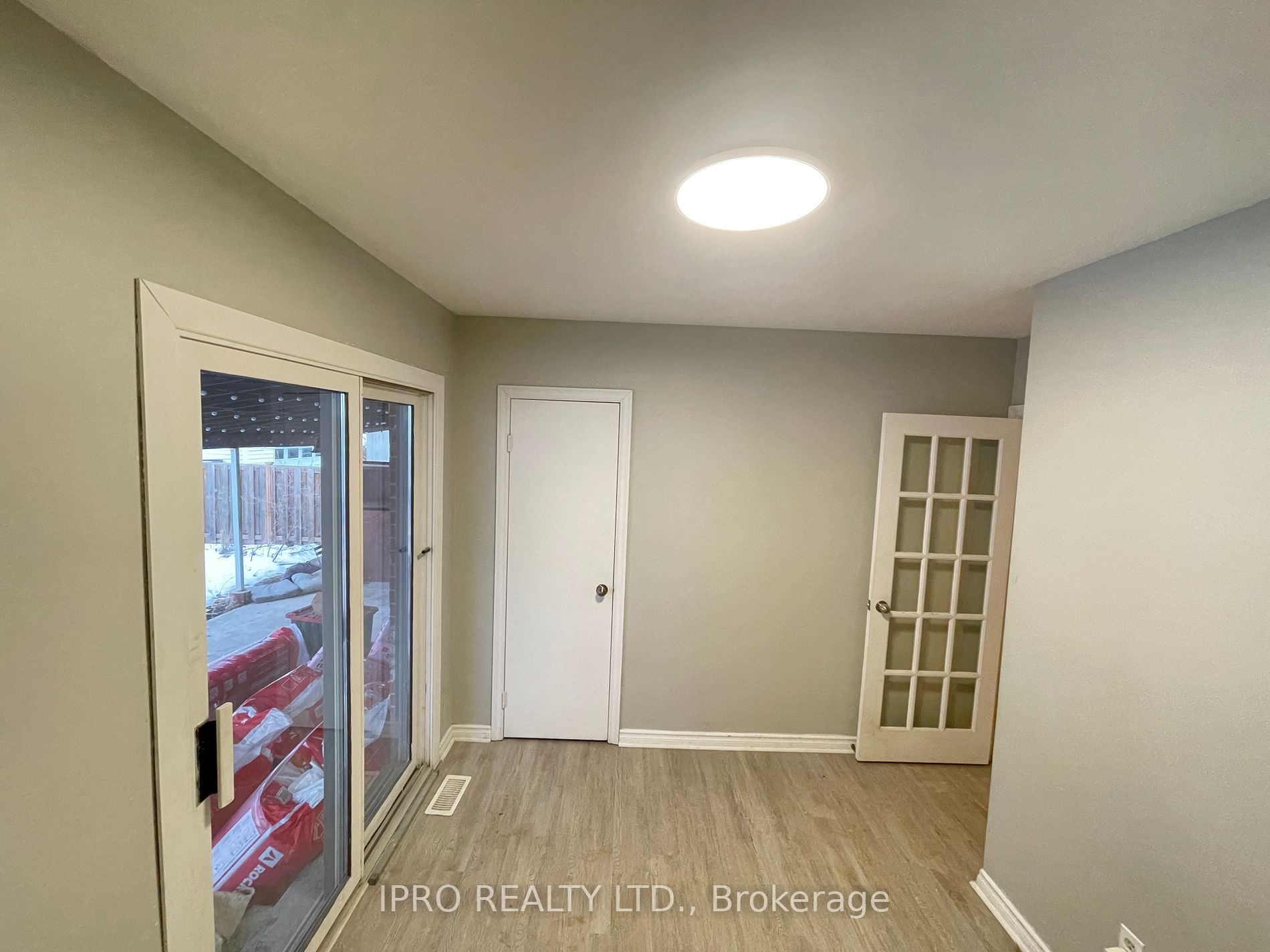 12 Fernwood Cres