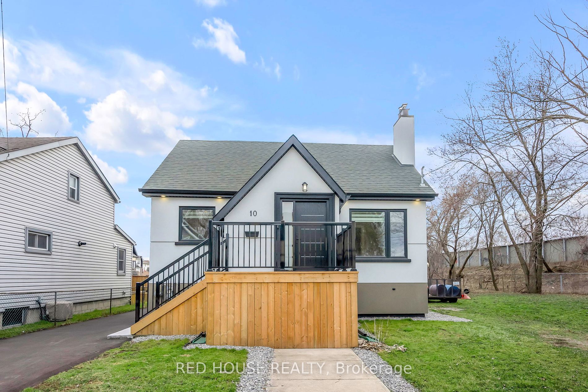 10 Bayside Avenue