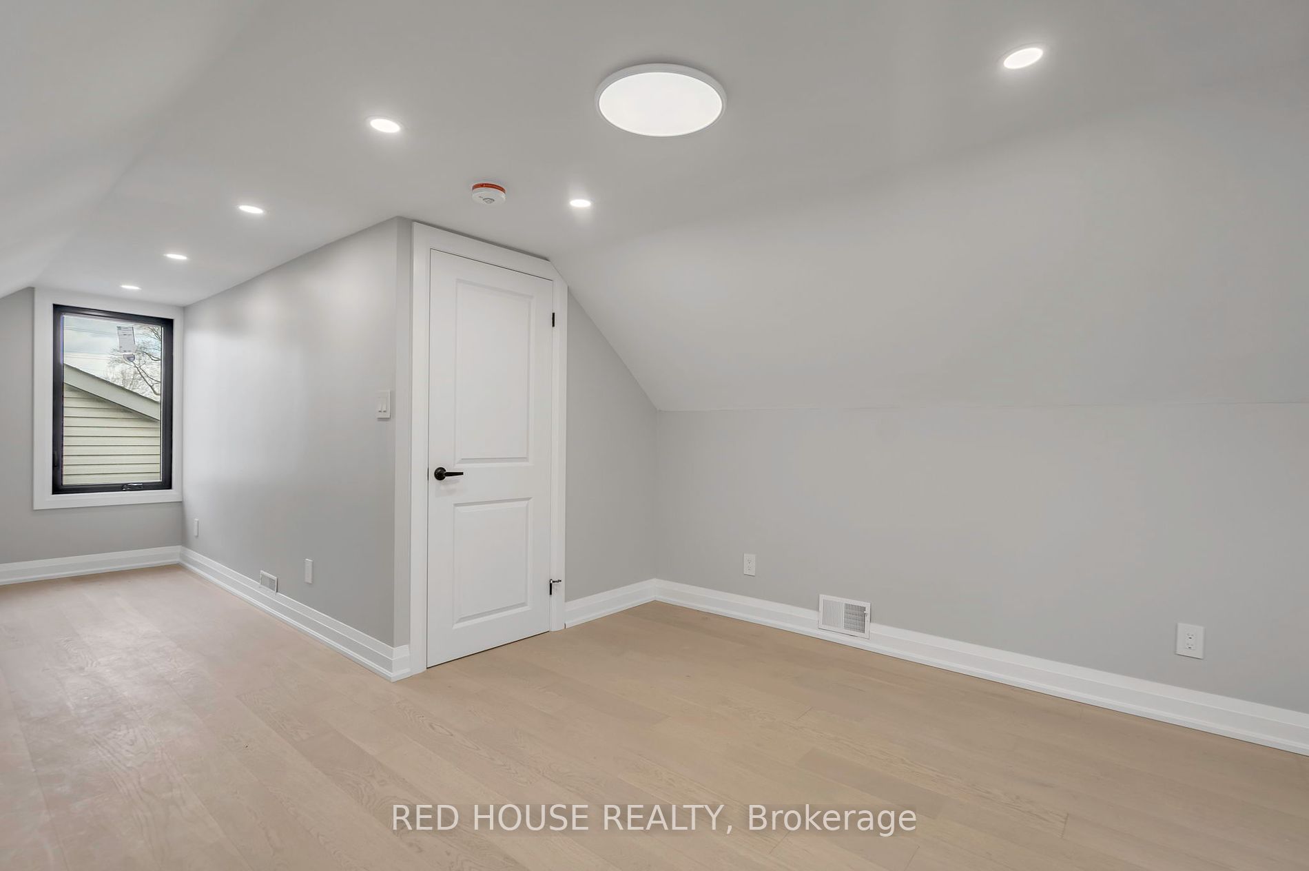 10 Bayside Avenue