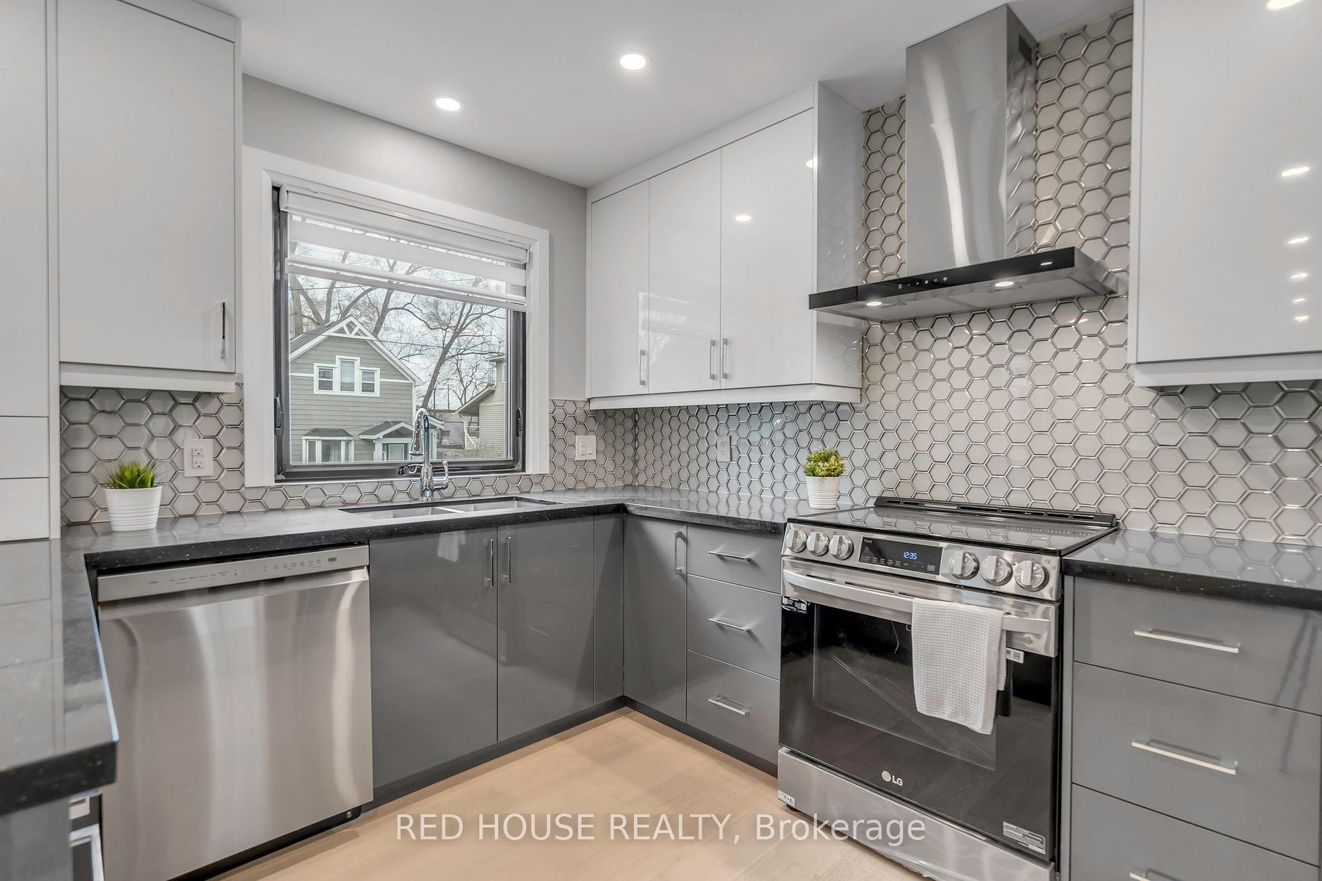 10 Bayside Avenue