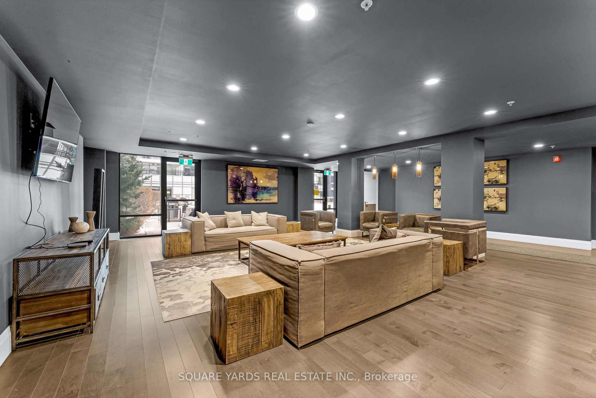 53 Arthur St S, #404