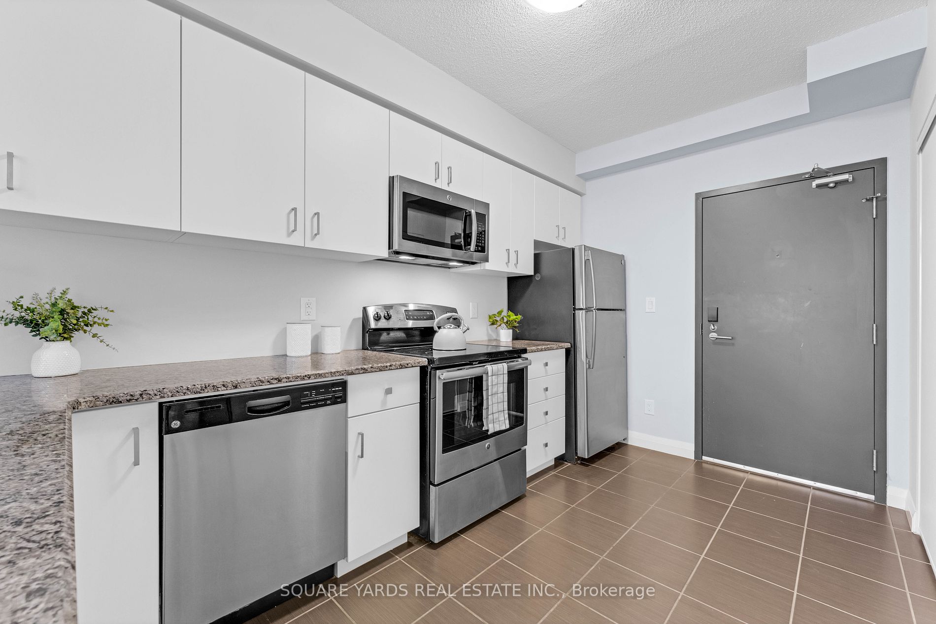 53 Arthur St S, #404