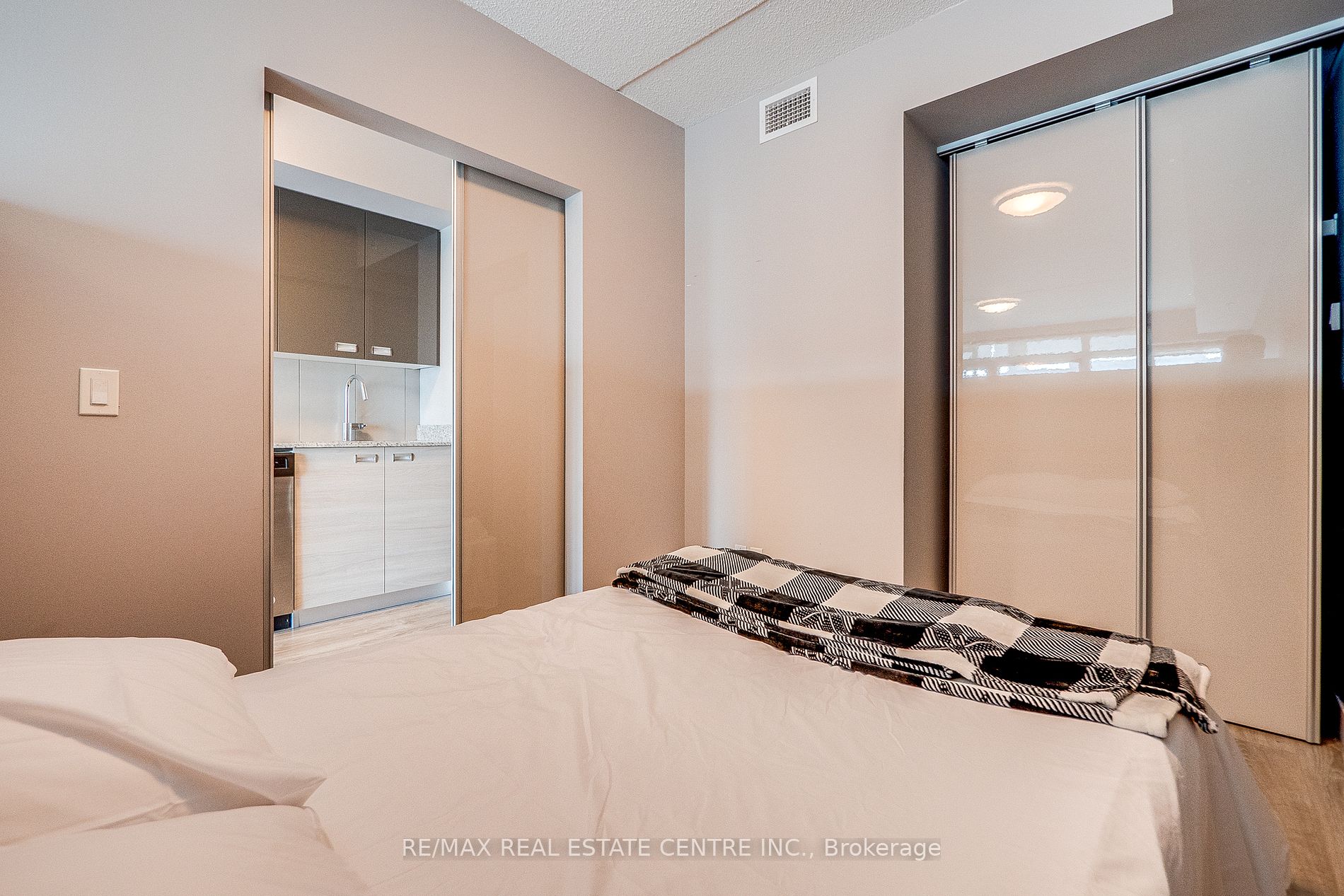 250 Albert Street, #504