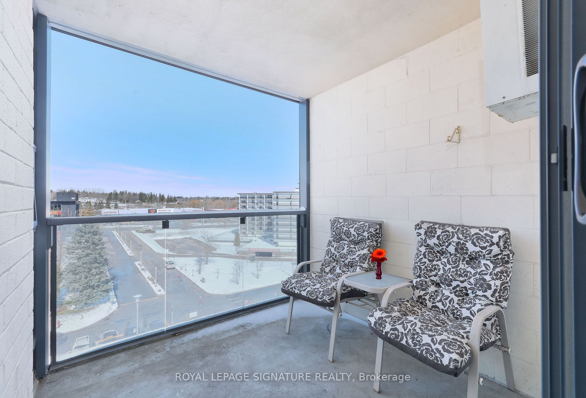 19 Woodlawn Road E #607