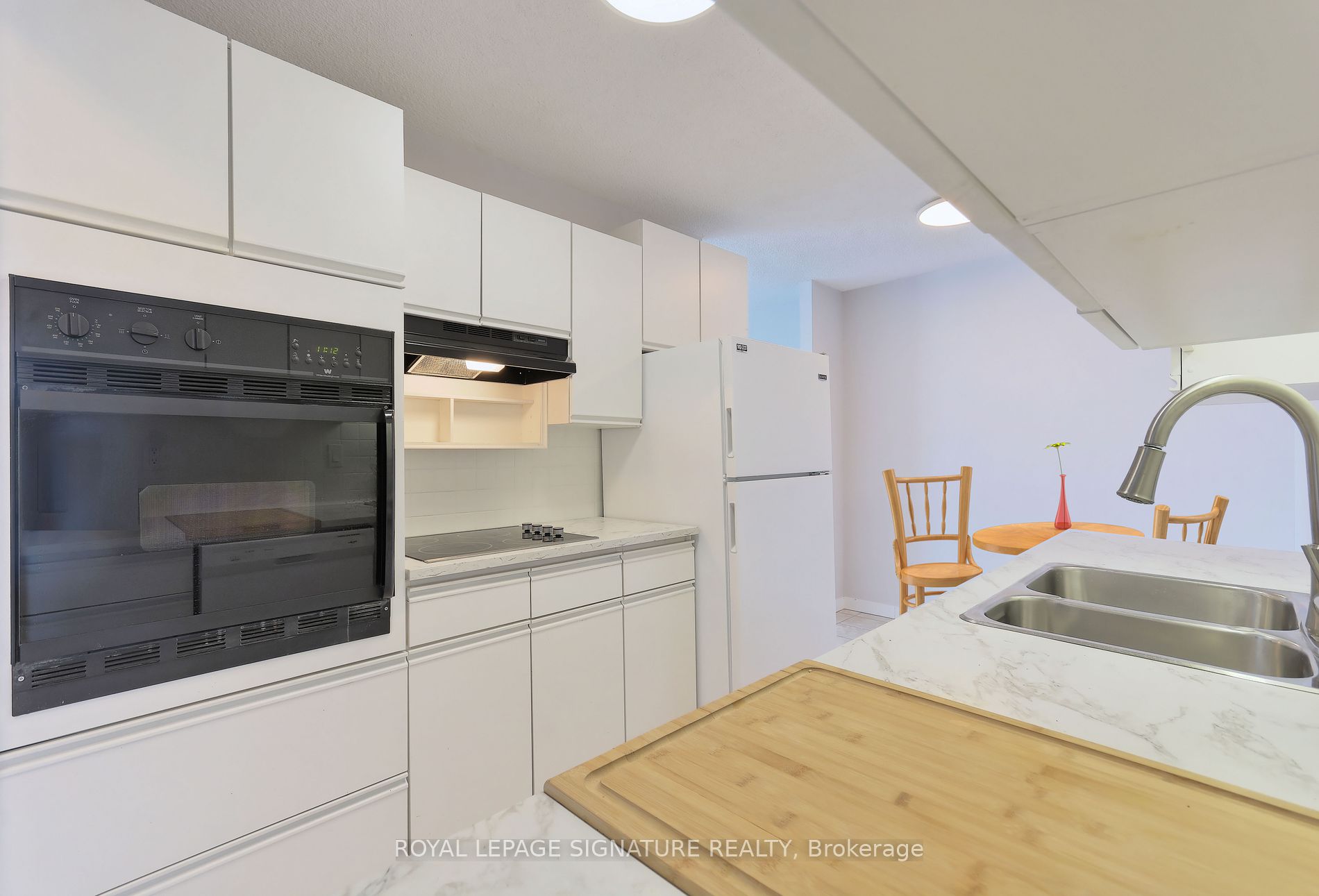 19 Woodlawn Road E #607