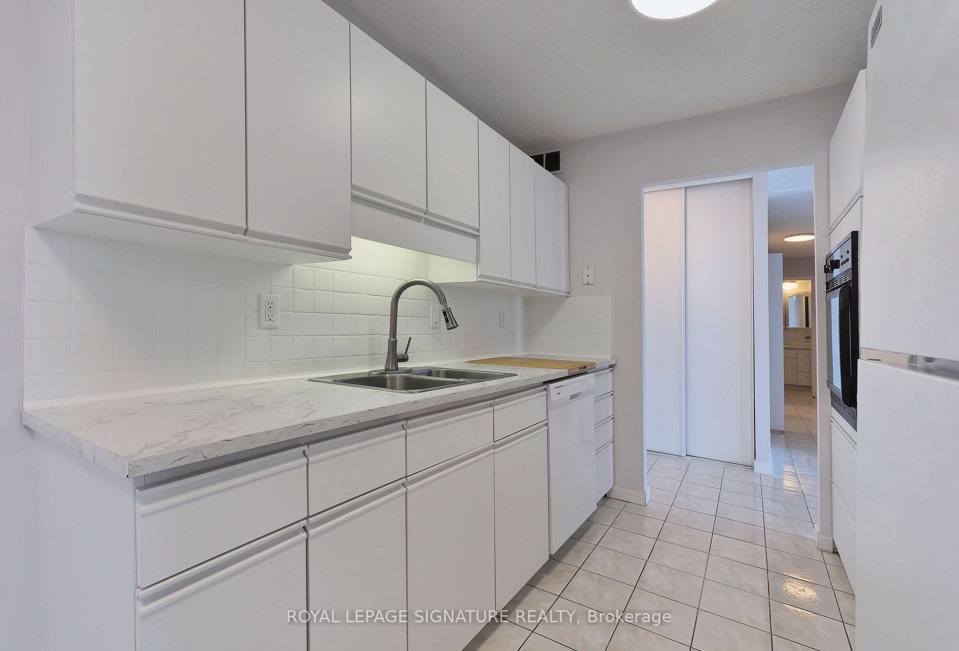 19 Woodlawn Road E #607