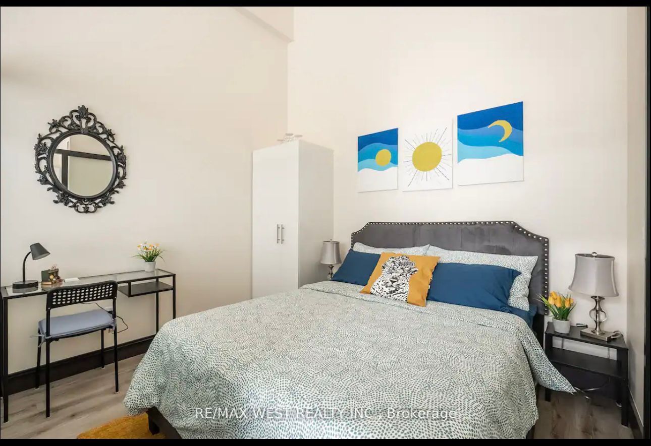121 King St E, #104
