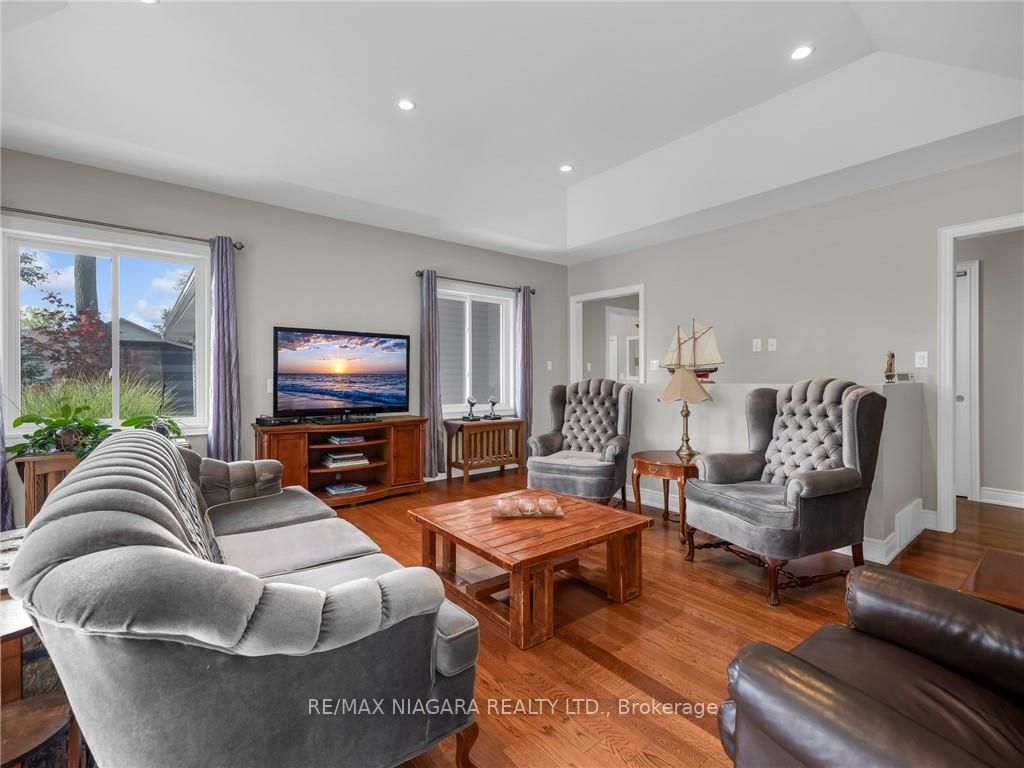 880 Edgemere Road