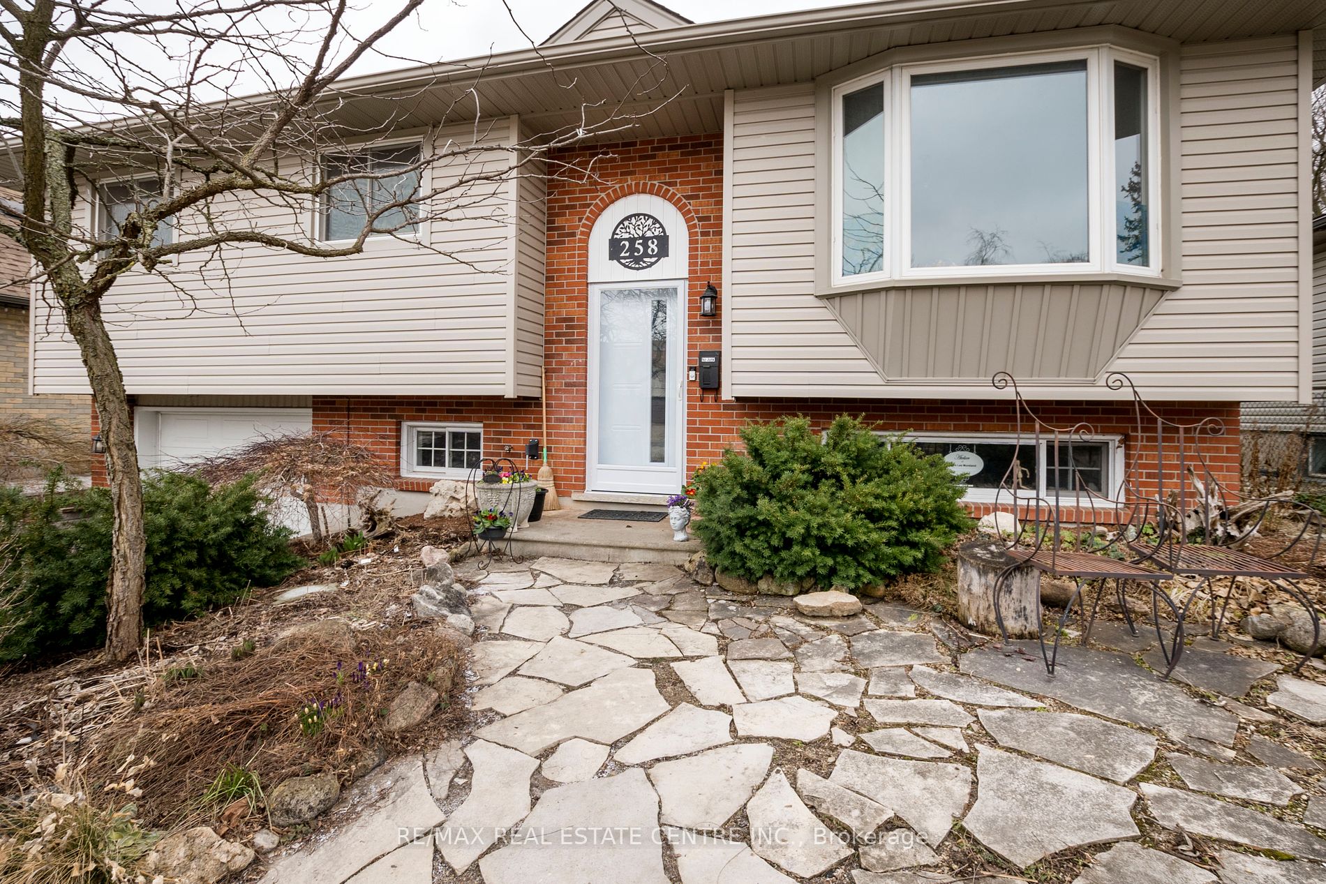 258 West Acres Dr