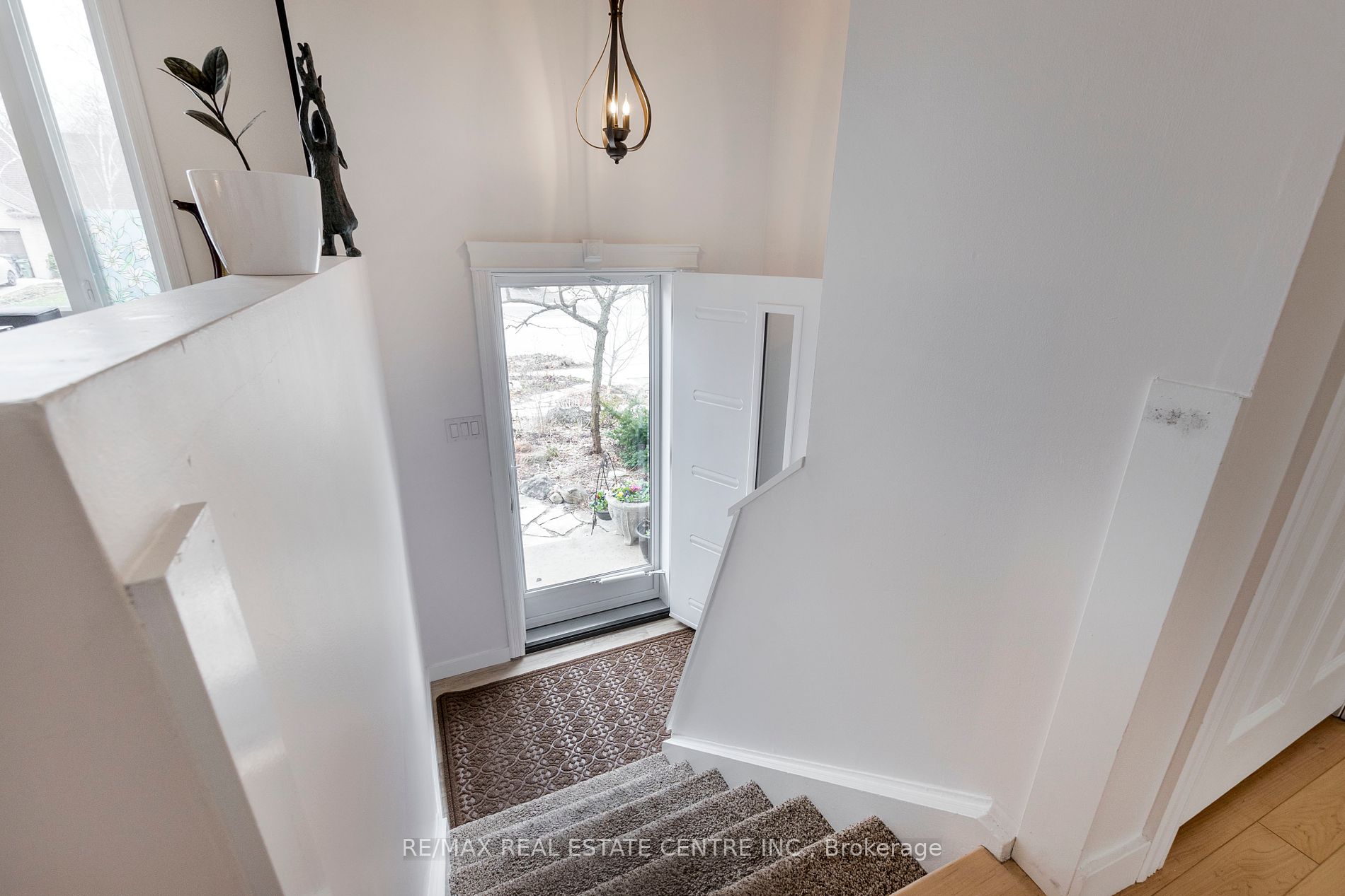 258 West Acres Dr