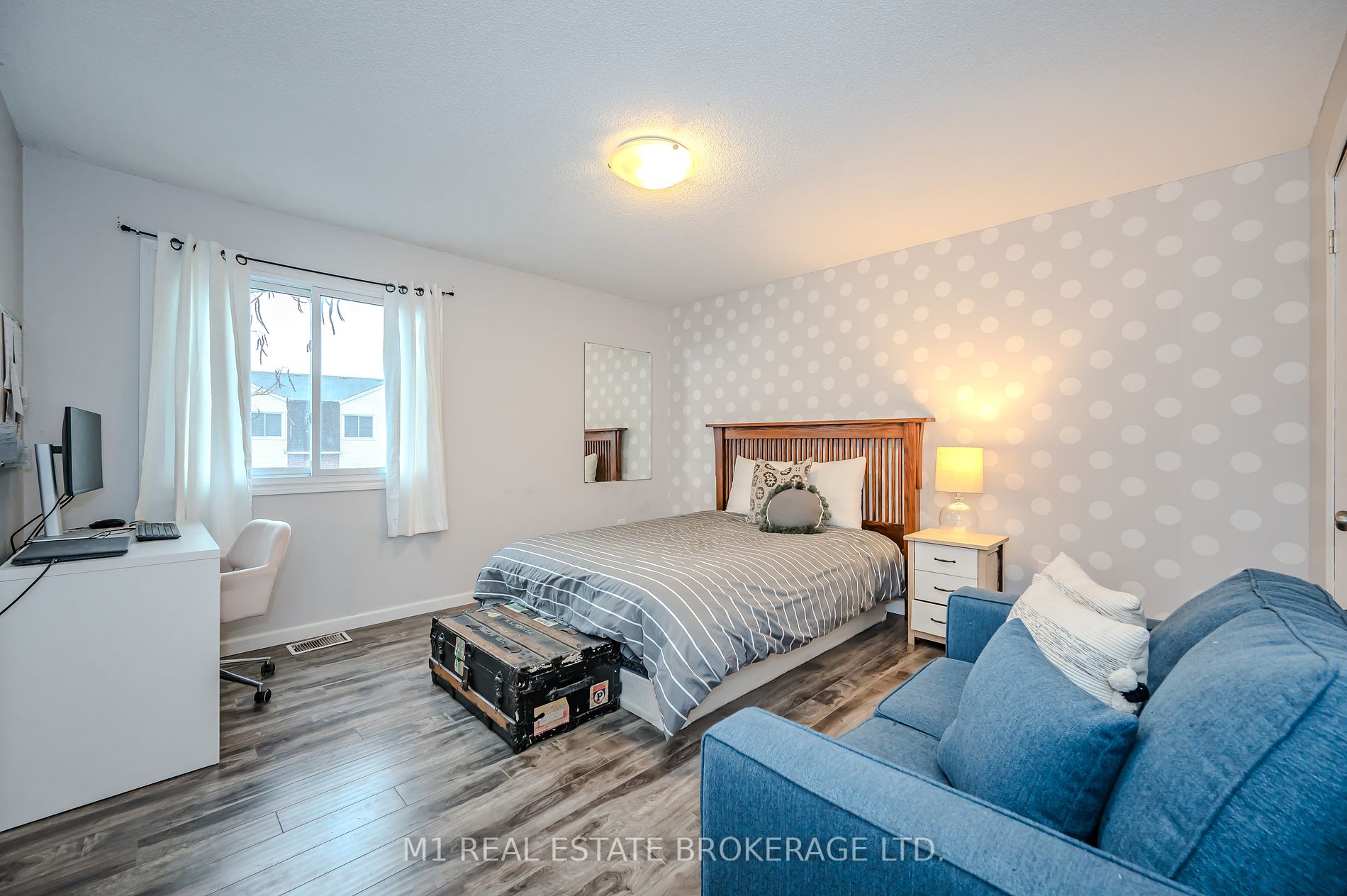 454 Janefield Ave, #206