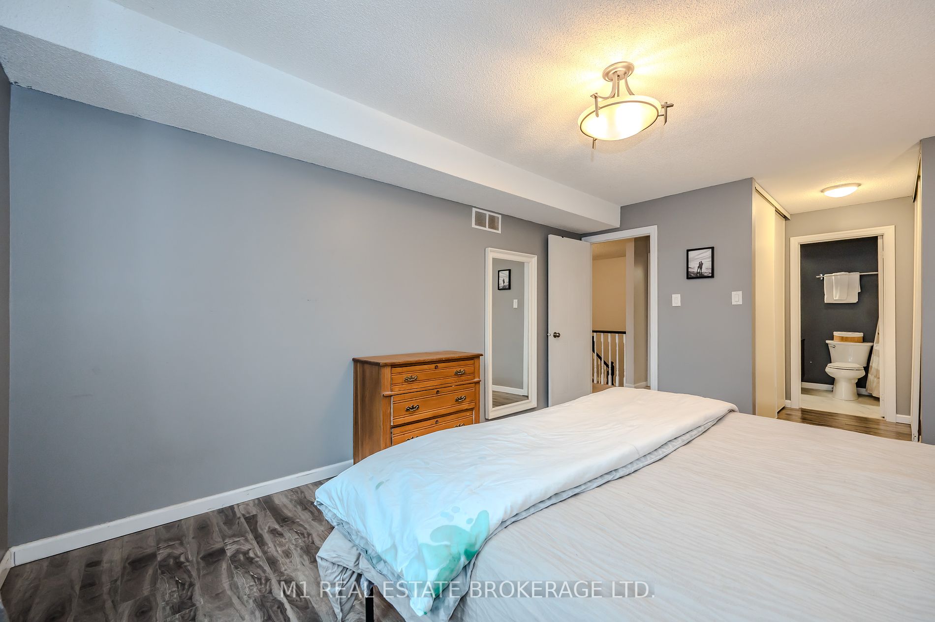 454 Janefield Ave, #206