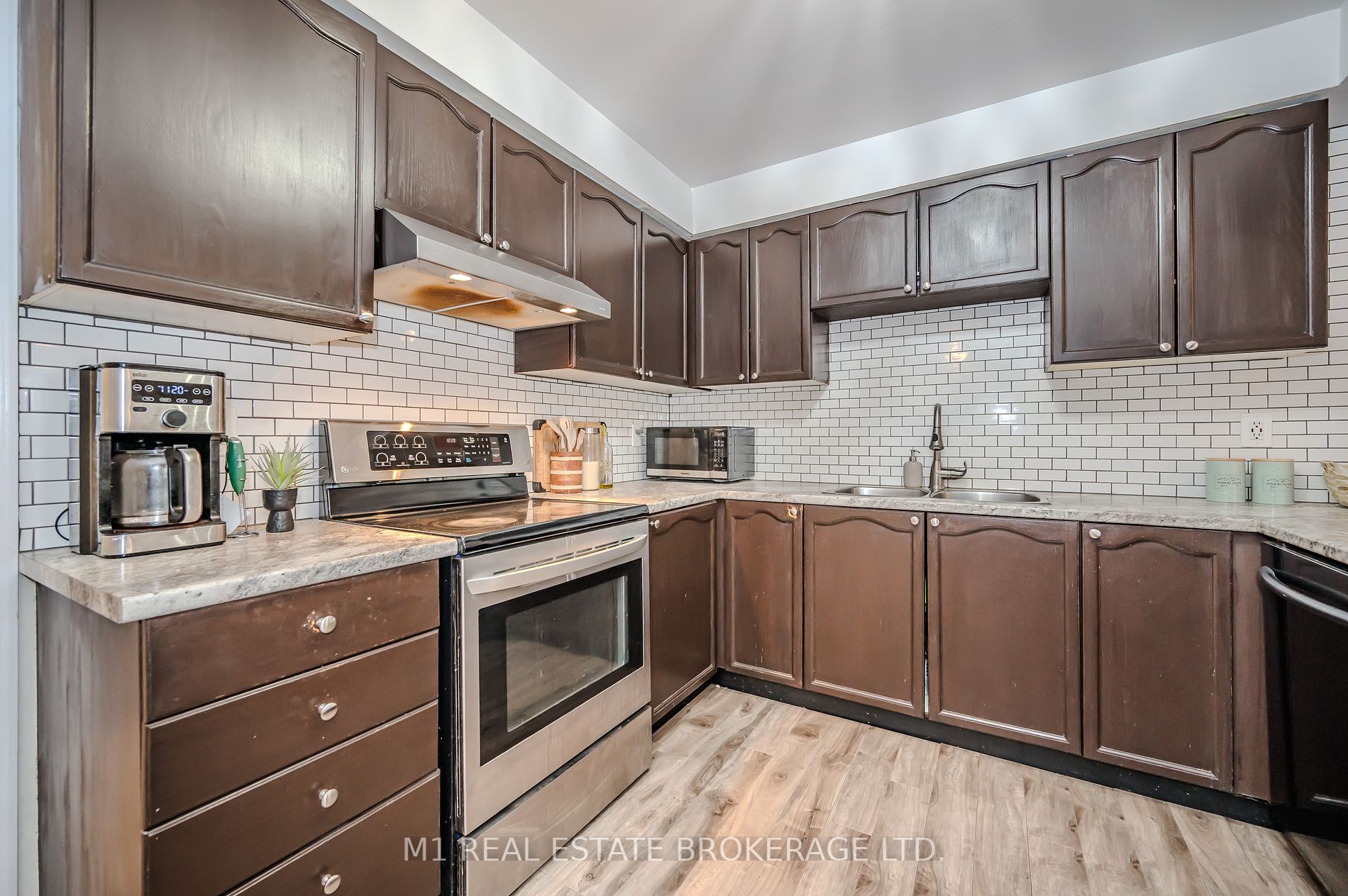 454 Janefield Ave, #206