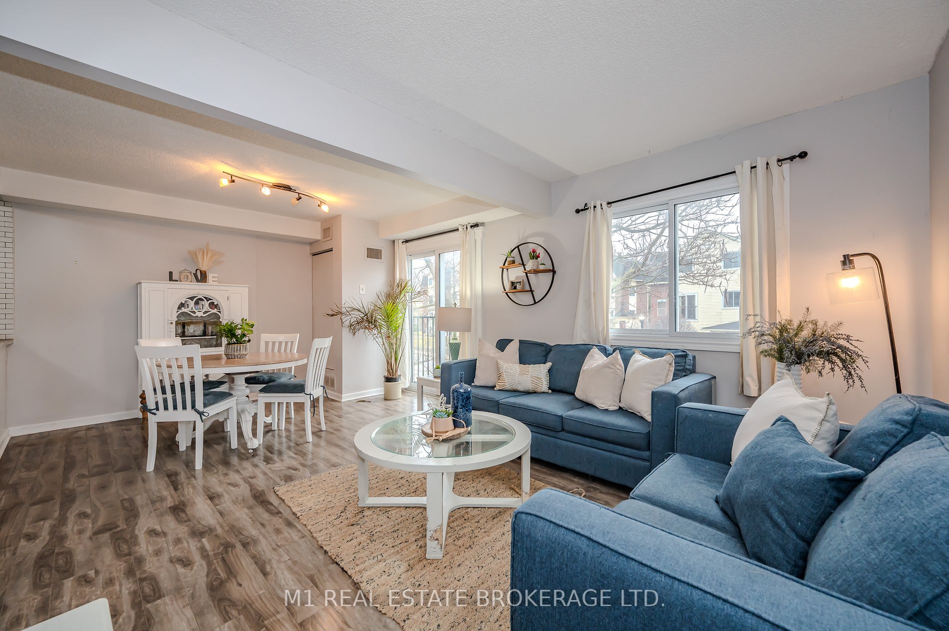 454 Janefield Ave, #206