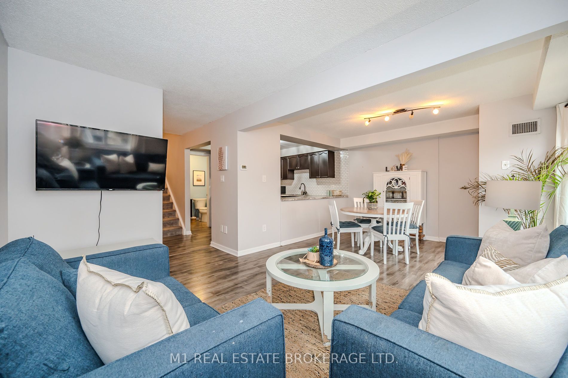 454 Janefield Ave, #206