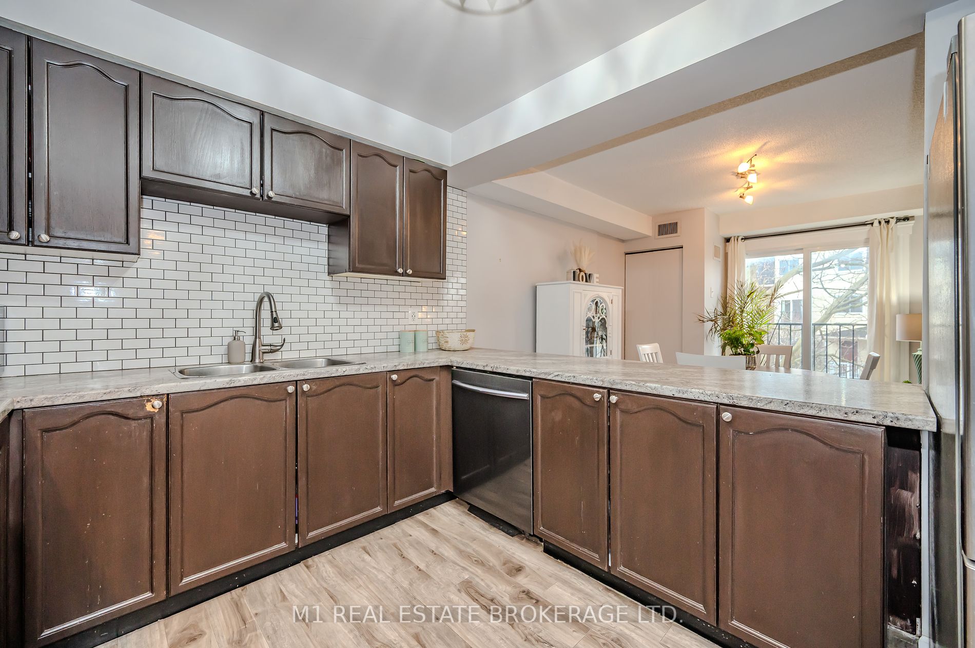 454 Janefield Ave, #206