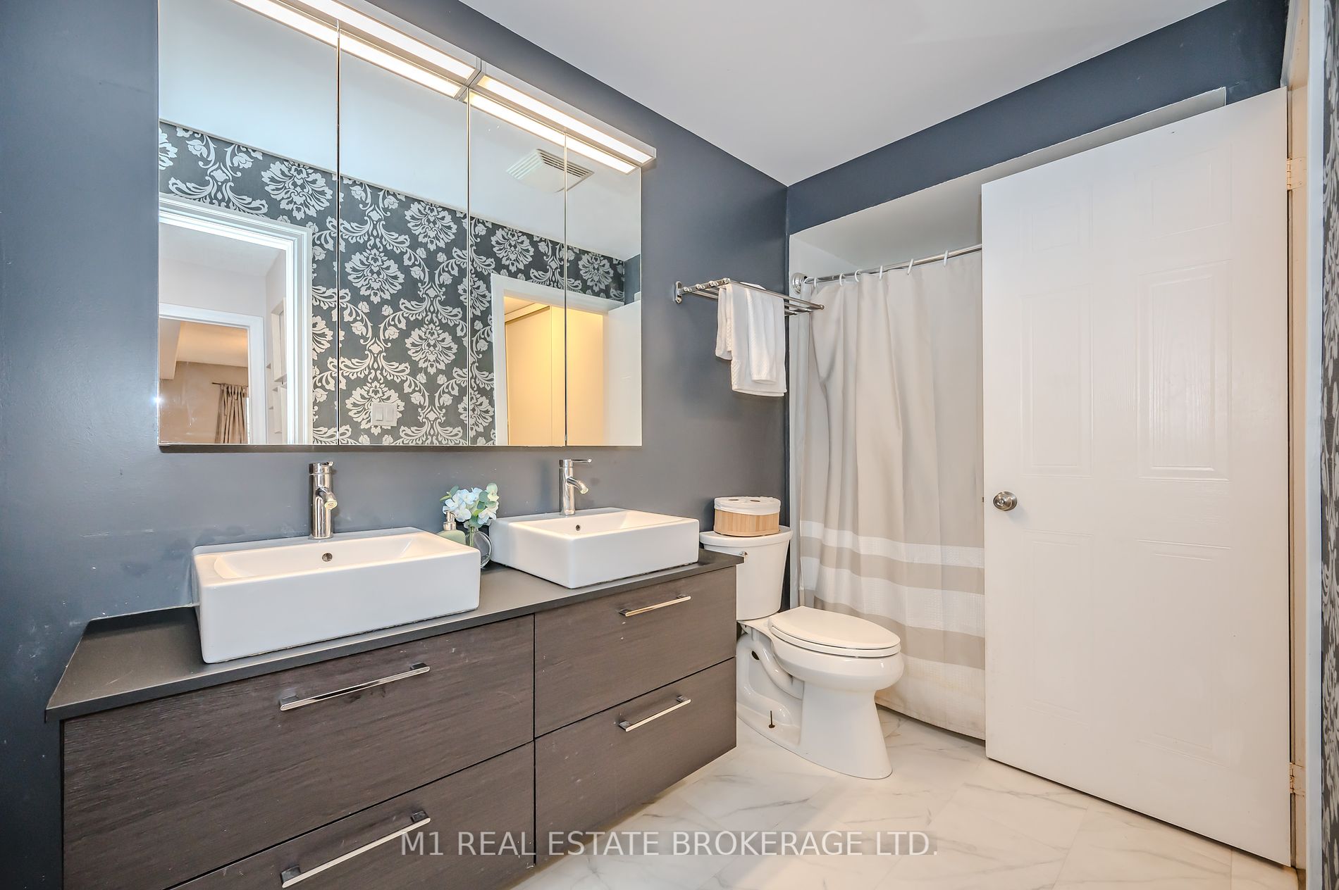 454 Janefield Ave, #206