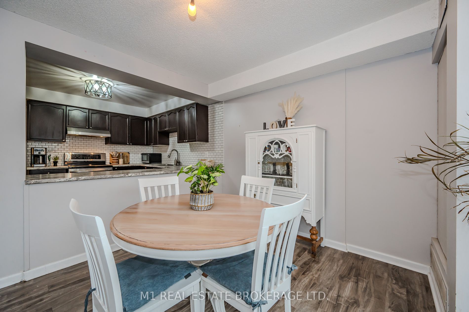 454 Janefield Ave, #206