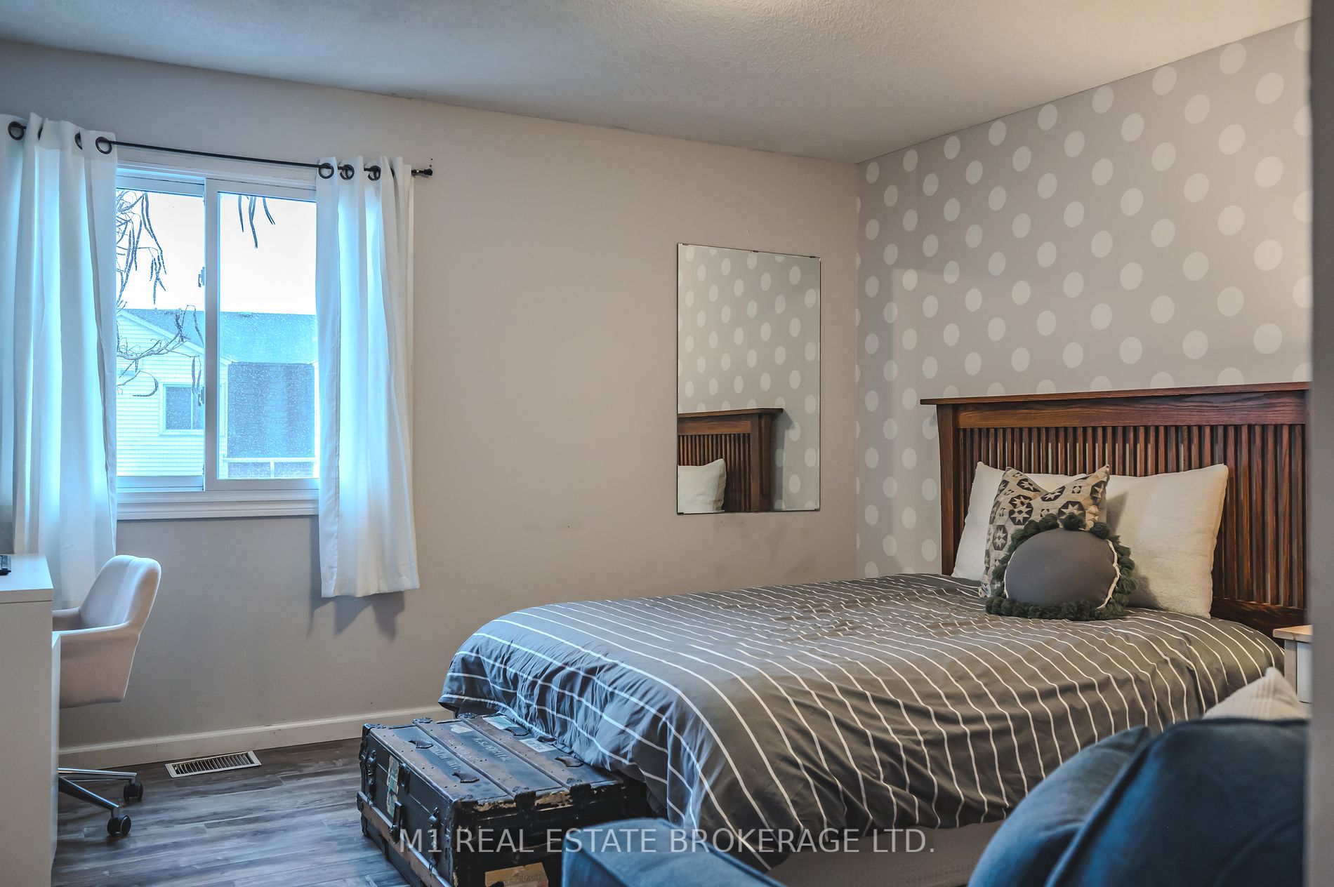 454 Janefield Ave, #206