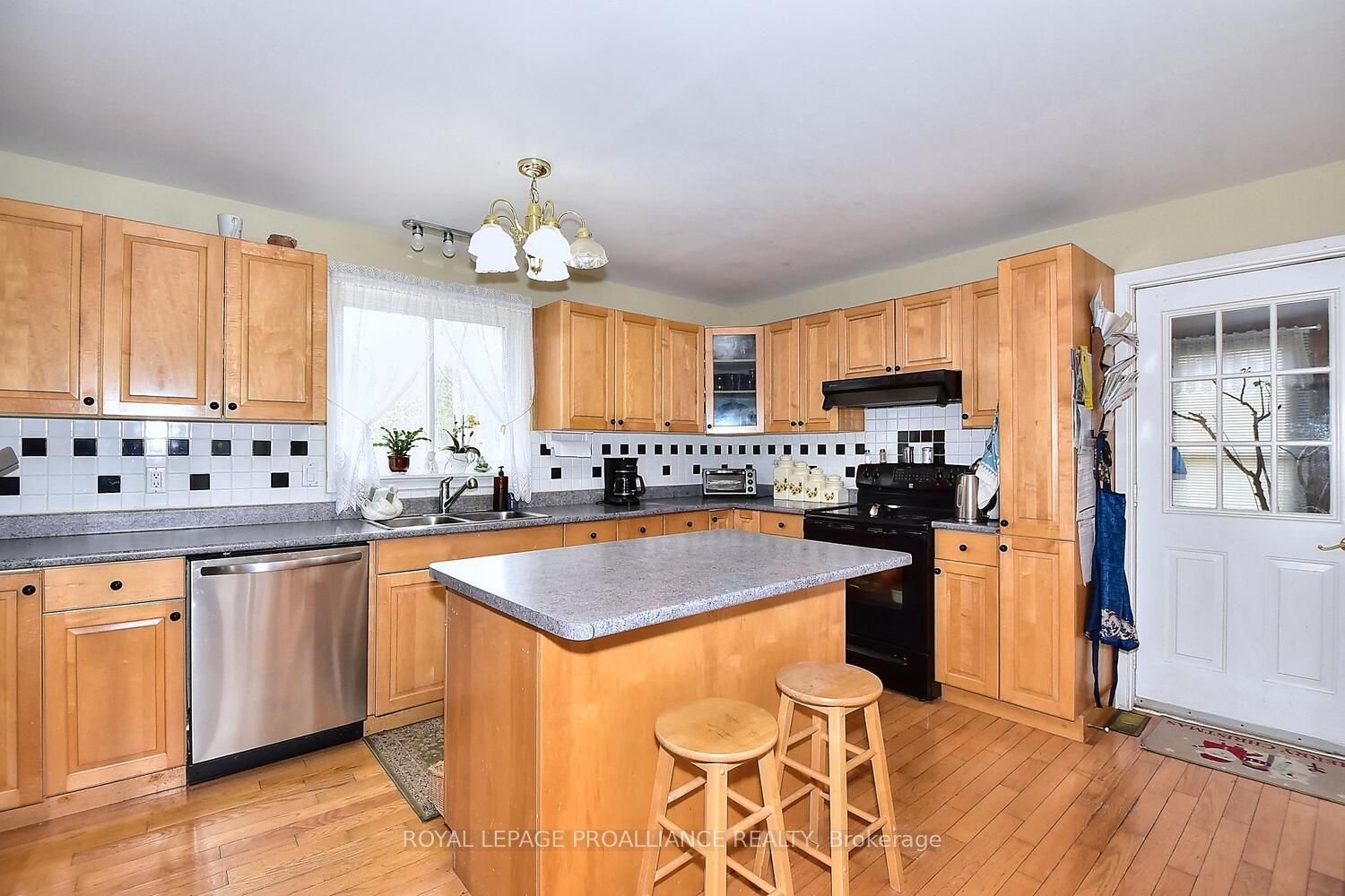 28 Woodlawn Drive