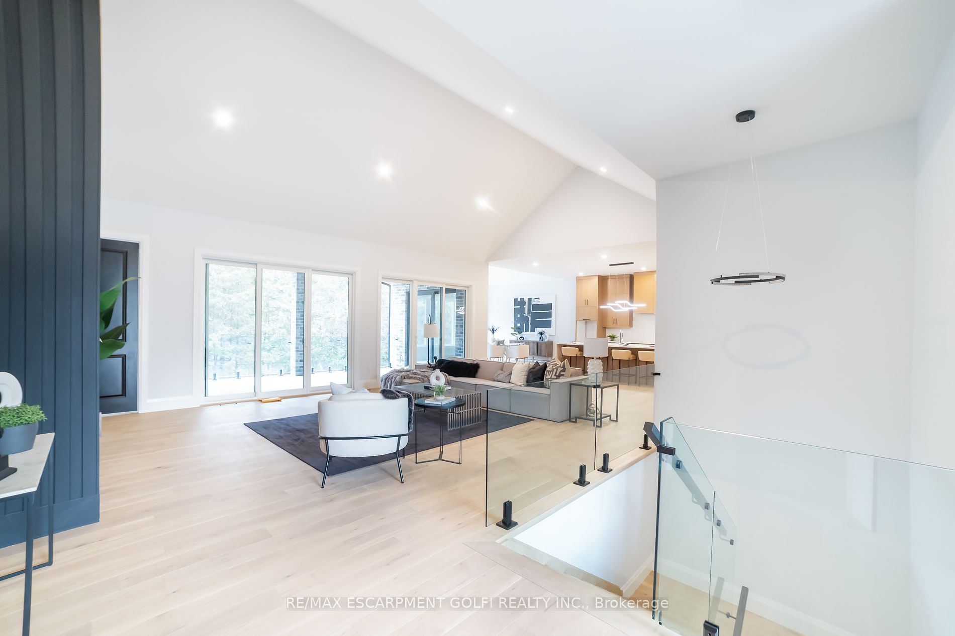 11 Black Willow Crt