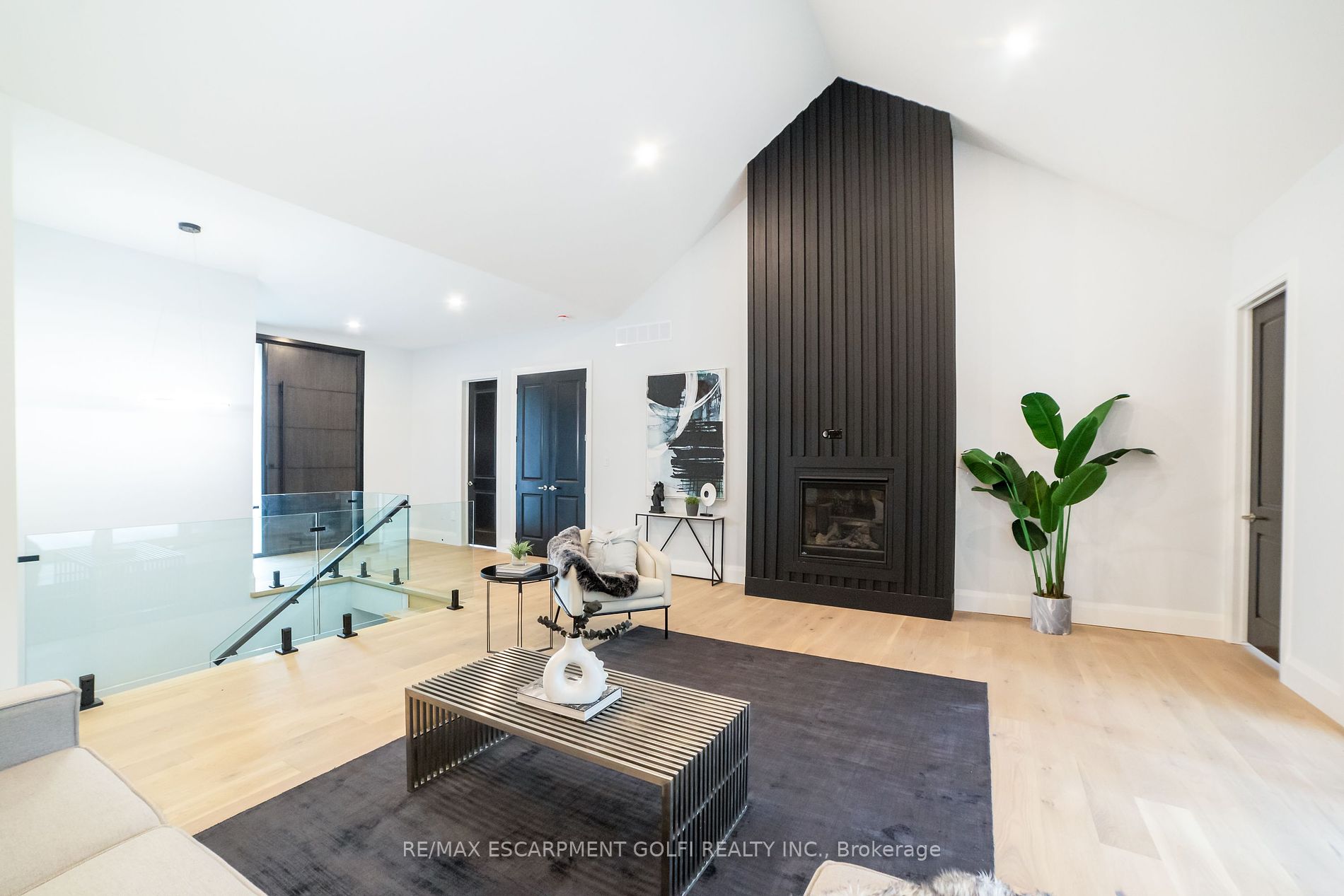 11 Black Willow Crt