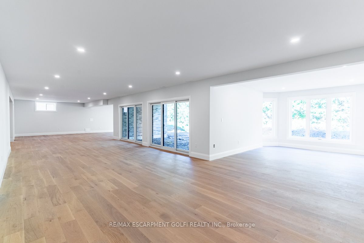 11 Black Willow Crt