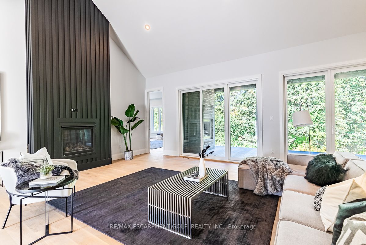 11 Black Willow Crt