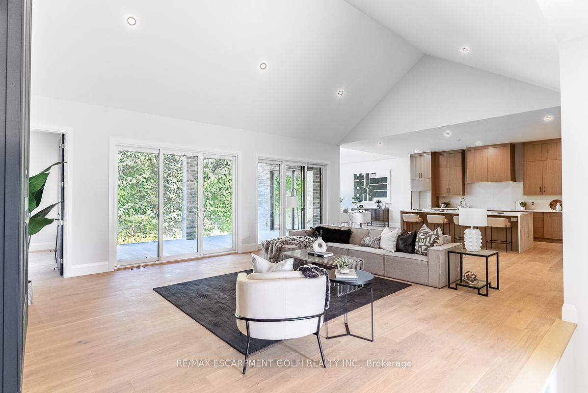 11 Black Willow Crt