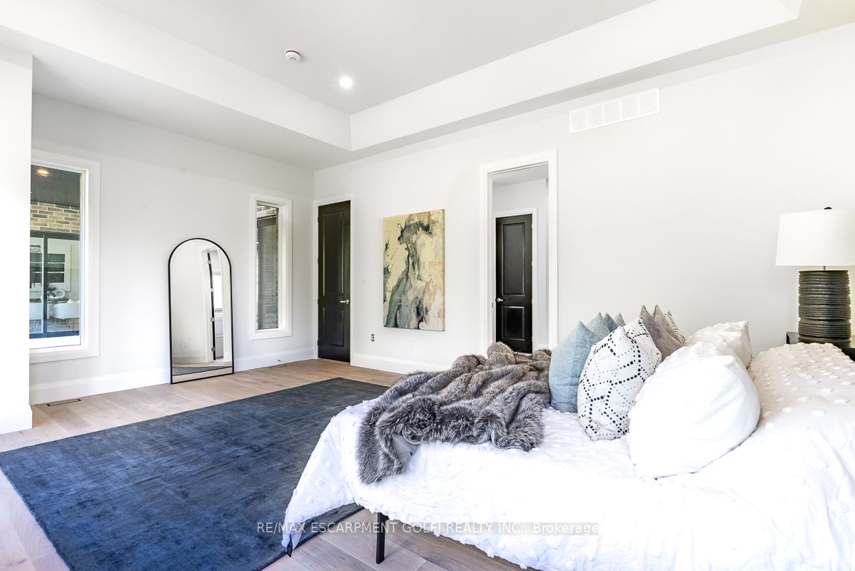 11 Black Willow Crt