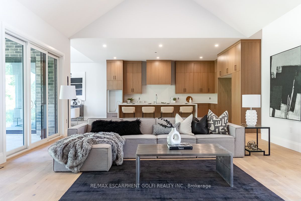 11 Black Willow Crt