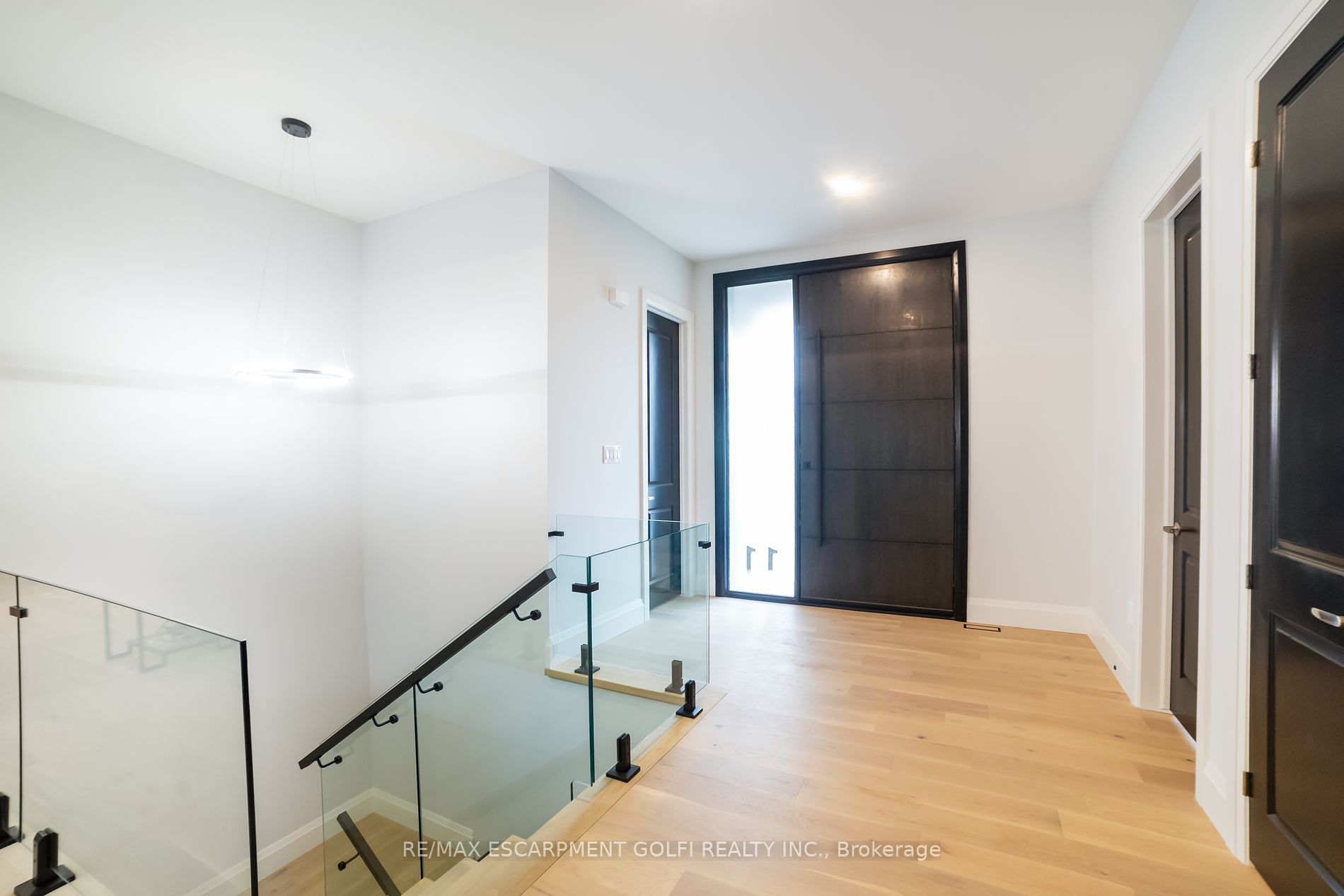 11 Black Willow Crt
